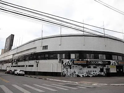 Vacinação no Santos FC nesta segunda terá ídolos, mascotes e voucher de desconto