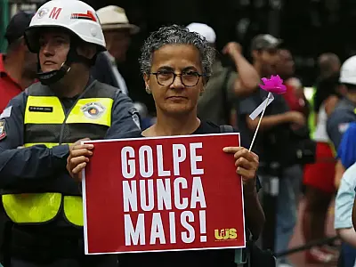 Ato em SP pede punição a todos os envolvidos nos ataques de 8/1