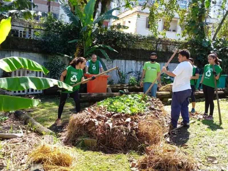 Ação ambiental em Santos conscientiza sobre aproveitamento de resíduos orgânicos e óleos
