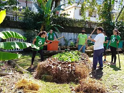Ação ambiental em Santos conscientiza sobre aproveitamento de resíduos orgânicos e óleos