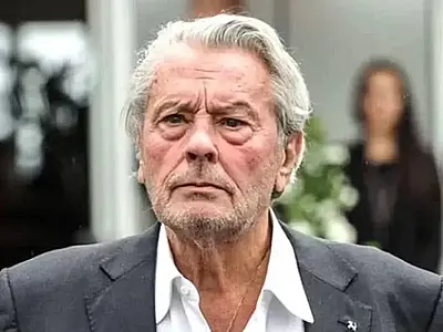 Alain Delon, em proteção judicial, tem 72 armas apreendidas em imóvel