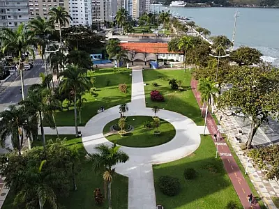 Santos comemora Dia da Árvore com plantio de ipês na Ponta da Praia