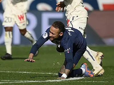 Lesão no tornozelo adia resposta sobre futuro de Neymar na seleção brasileira