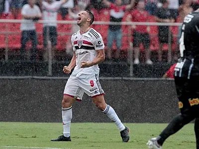 São Paulo mantém invencibilidade contra o Corinthians na estreia de Vítor Pereira