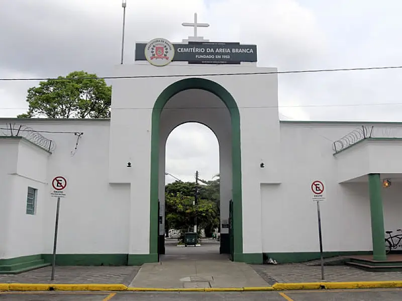 Prédio administrativo de cemitério de Santos é revitalizado para melhorar atendimento ao público