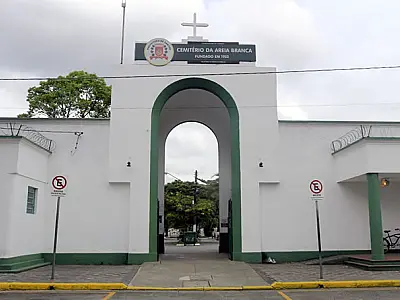 Prédio administrativo de cemitério de Santos é revitalizado para melhorar atendimento ao público
