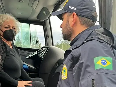 PRF atende passageira que passou mal em Barra do Turvo