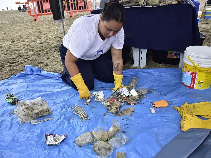 Mutirão de limpeza da praia em PG: mais de 60 quilos de lixo recolhido em apenas 40 minutos