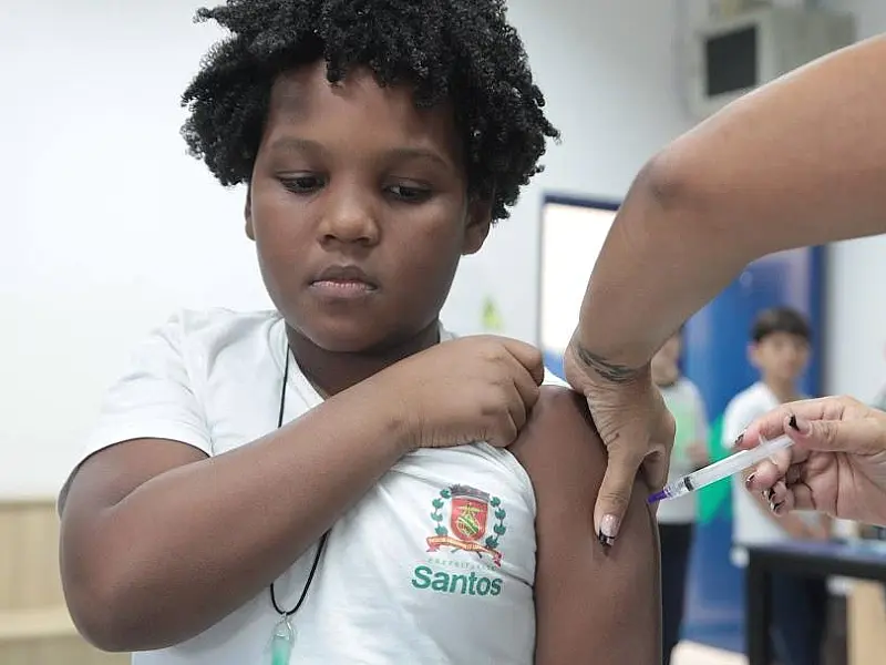 Santos ultrapassa 1,9 mil estudantes vacinados em campanha nas escolas municipais