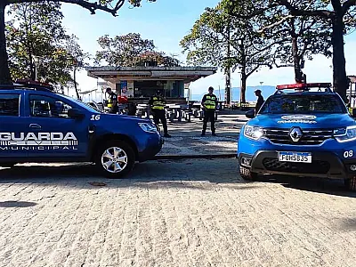 Guarda Municipal de Santos detém acusados de uso de drogas na praia