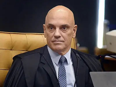 Reunião de Moraes com deputados tem lição de moral e menção à pecha de comunista