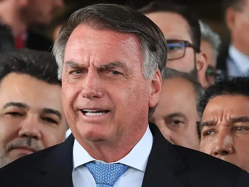 Moraes dá 24 horas para Bolsonaro explicar uso de redes sociais