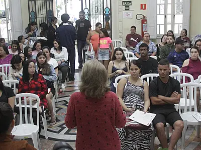 Gestantes do Programa Mãe Santista recebem kit maternidade no Fundo Social