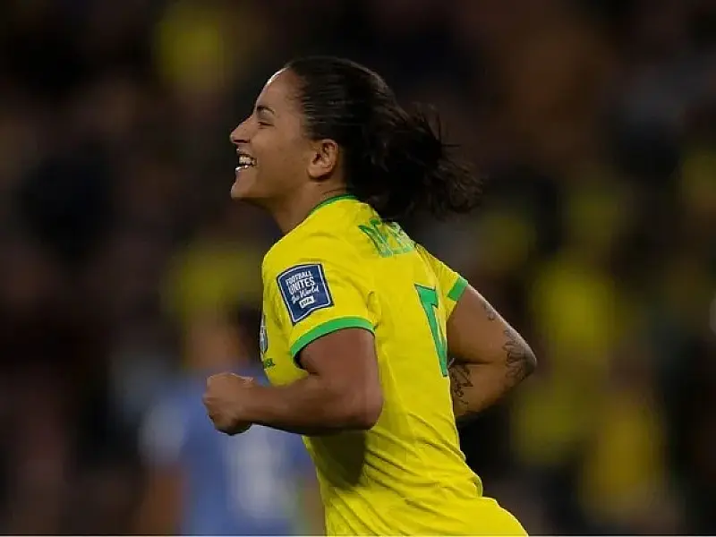 Debinha, Bruninha e Laís Estevam são convocadas para a seleção