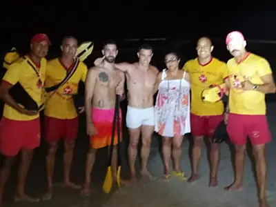 Bombeiros resgatam turistas que estavam na Ilha dos Arvoredos