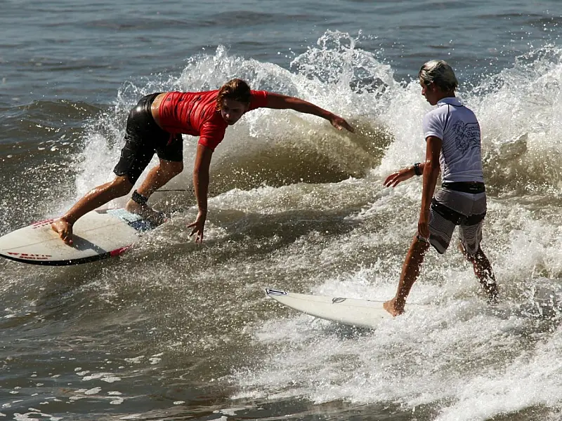 Centro de treinamento de surfe em Santos abre 20 vagas para formar atletas de competição