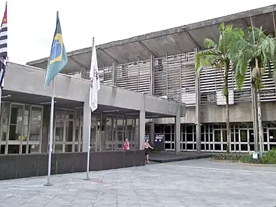 Moradores de Cubatão falam sobre diversos problemas que enfrentam diariamente pela cidade