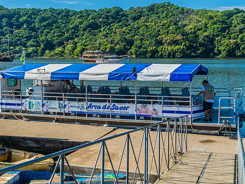 Barco Escola 'Arca do Saber' agora oferece acesso gratuito a escolas particulares e entidades sem fi