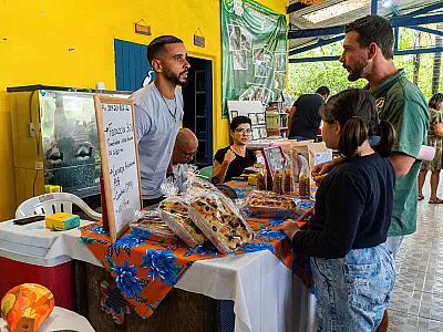 Feira de economia solidária traz arte e sustentabilidade
