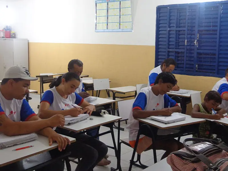 SP: fechamento de turmas dificulta retorno de adultos à educação