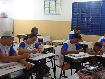 SP: fechamento de turmas dificulta retorno de adultos à educação