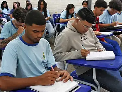 Pé-de-Meia paga R$ 1 mil a alunos dos anos iniciais do ensino médio