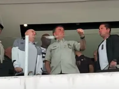 Santos não esclarece se Bolsonaro cumpriu protocolo da Covid-19 para ir à Vila