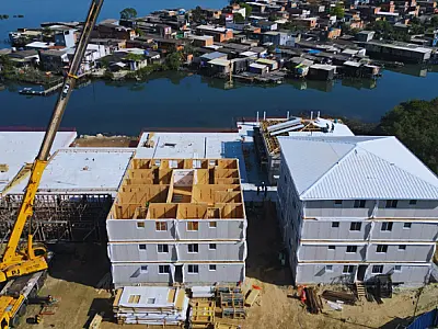 Parque Palafitas, em Santos, é exemplo de moradia com dignidade em evento
