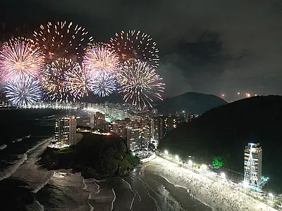 Com show pirotécnico de 15 minutos, Guarujá recebeu mais de 1 milhão de turistas