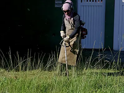 Mutirão de zeladoria promove limpeza em ruas do bairro Solemar
