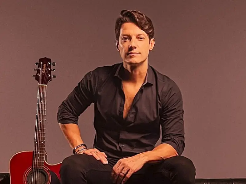 Músico santista lança o single "Meu Coração Toca em Você" no dia dos namorados