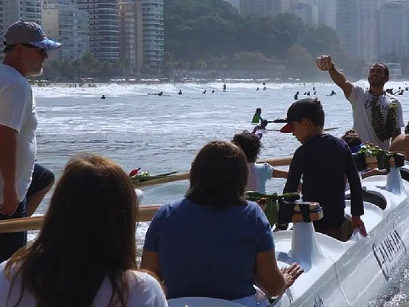 Praia das Astúrias já tem nova base de treinamento de canoa havaiana