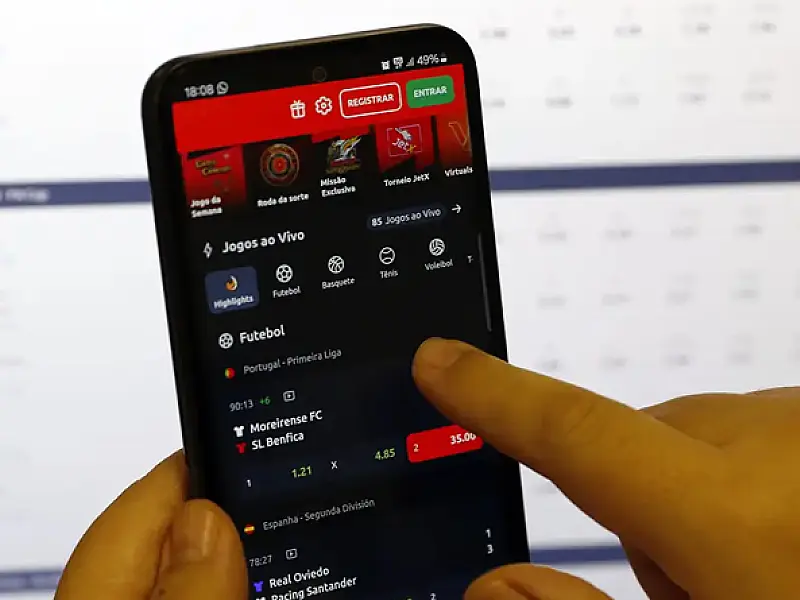 Beneficiários do Bolsa Família gastaram R$ 3 bi em bets em agosto