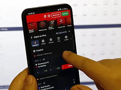 Beneficiários do Bolsa Família gastaram R$ 3 bi em bets em agosto