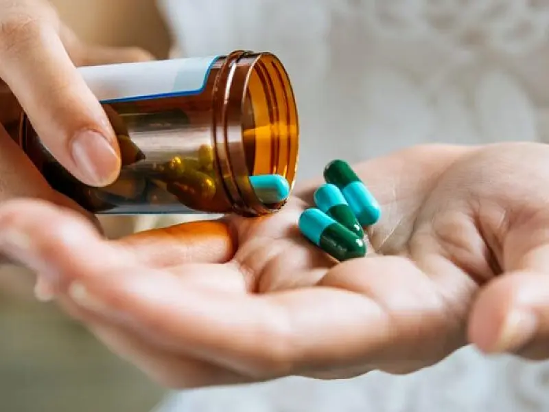Intoxicações por medicamentos mais que dobram em 2022 e Santos faz alerta