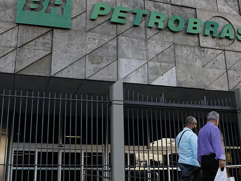 Petrobras reduz preço da gasolina e aumenta o do diesel