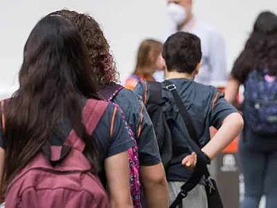 Volta às aulas e um alerta: cuidado com o peso da mochila