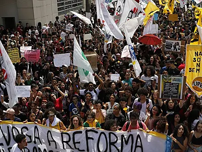 Entidades ligadas à educação aprovam suspensão do novo ensino médio