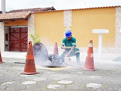 Sabesp encontra centenas de irregularidades em tubulações e imóveis inspecionados no litoral