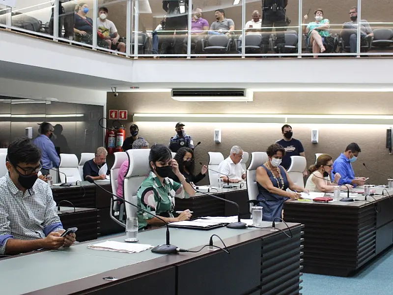 11ª Sessão Ordinária: reajuste de servidores e controle de pragas urbanas