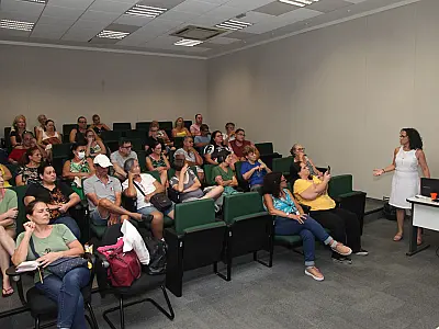 Palestra tira dúvidas de interessados em participar das feiras de artesanato