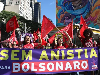 Movimentos sociais fazem atos para lembrar julgamento de Bolsonaro