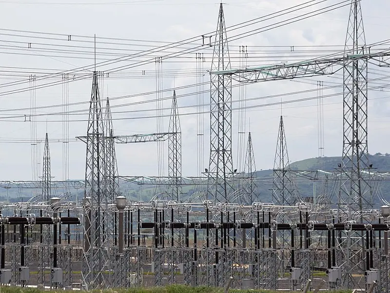 Ministro anuncia investimentos em transmissão de energia