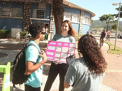 Aquário de Santos conscientiza com 'enquete interativa' sobre o meio ambiente
