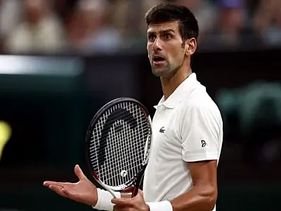 Djokovic chega a Dubai após ser deportado da Austrália