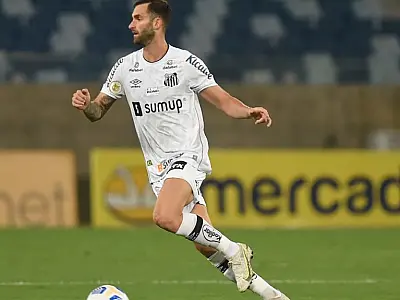 Léo Baptistão fala da atual fase do Santos e do sonho em ser campeão pelo clube