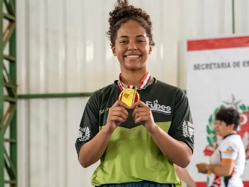 Lutadora da equipe de wrestling de Santos representará o País na Rússia