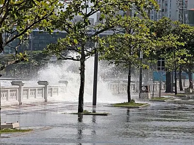 Passagem de tempestade deixa Santos em alerta para risco de ressacas e alagamentos