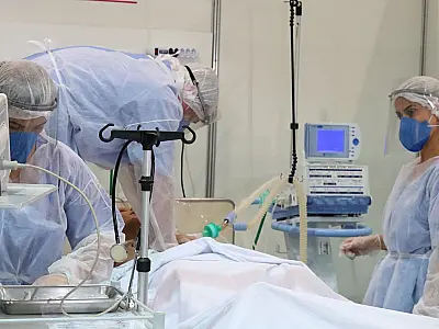 Anvisa flexibiliza uso de máscaras em hospitais, sendo recomendada em situações específicas