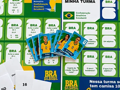 Professores de São Vicente criam álbum de figurinhas com alunos protagonistas